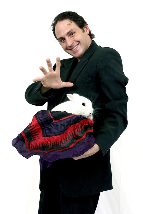 Mágico se apresenta gratuitamente neste domingo no Shopping Tijuca