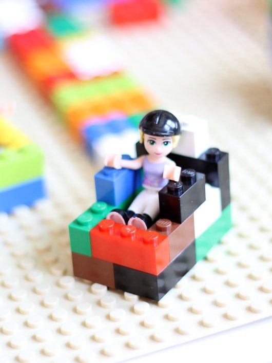 DIY: mesa para o pequeno brincar de Lego