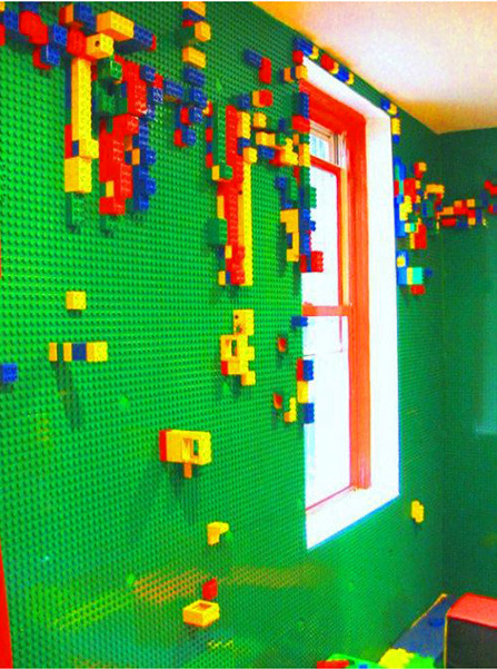 Decoração: quarto todo forrado com base de Lego