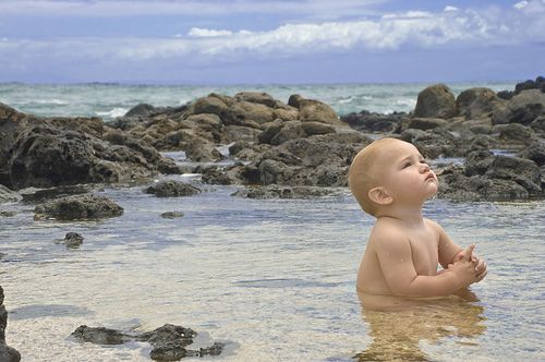 bebê na praia