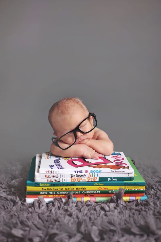 fotos de crianças com livros